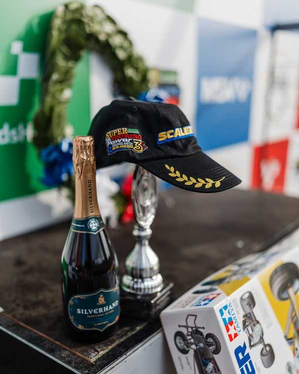 Silverhand winners champagne